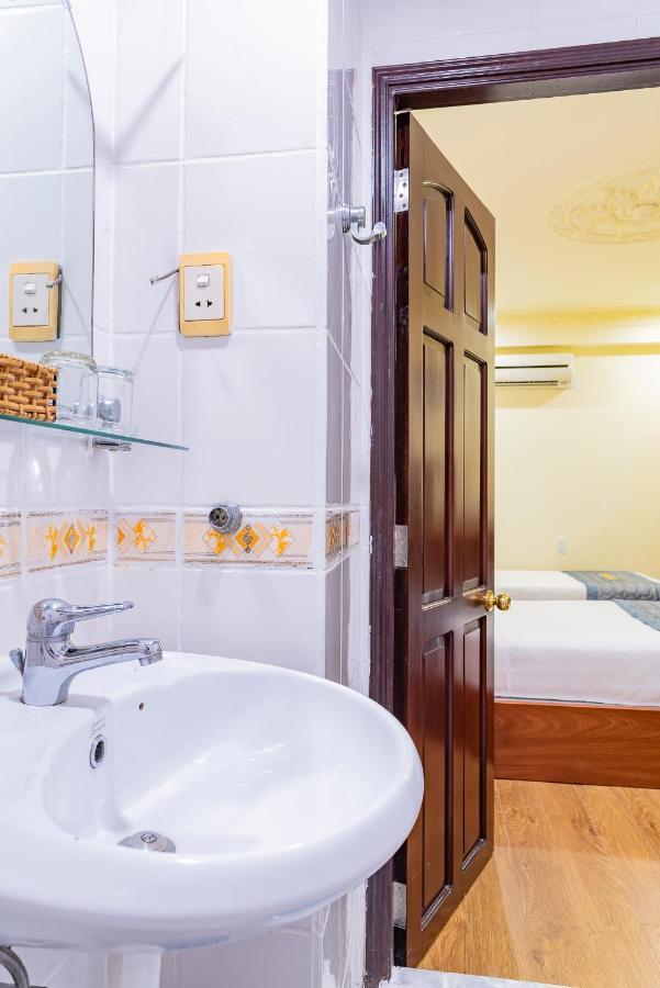 Cosmo Square Hotel Ho Şi Min Dış mekan fotoğraf